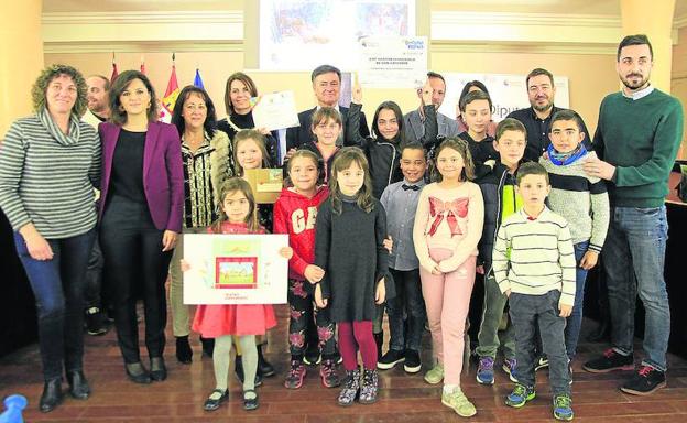 Alumnos del CEIP Agapito Marazuela, de La Granja de San Ildefonso, ganadores del premio al mejor belén en la categoría Escolar. 