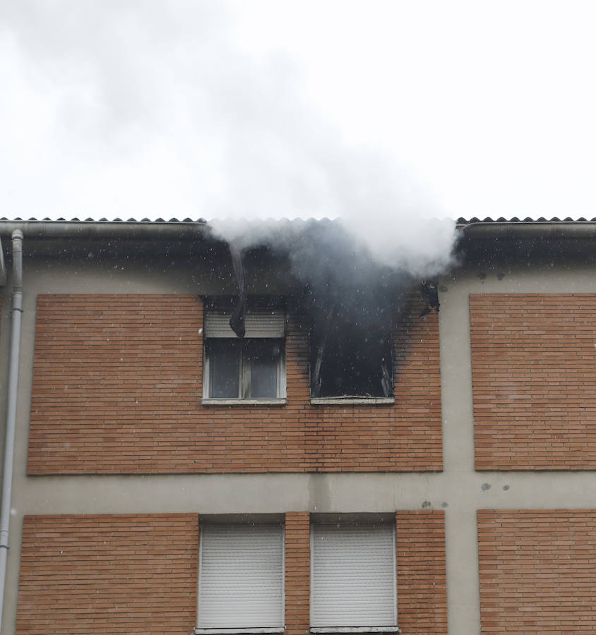 Fotos: Incendio en la calle Juan de Balmaseda