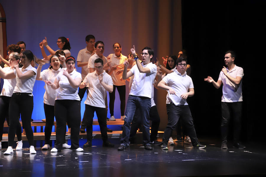 Fotos: Musical de Grease, interpretado por la Fundación Aviva, en Salamanca