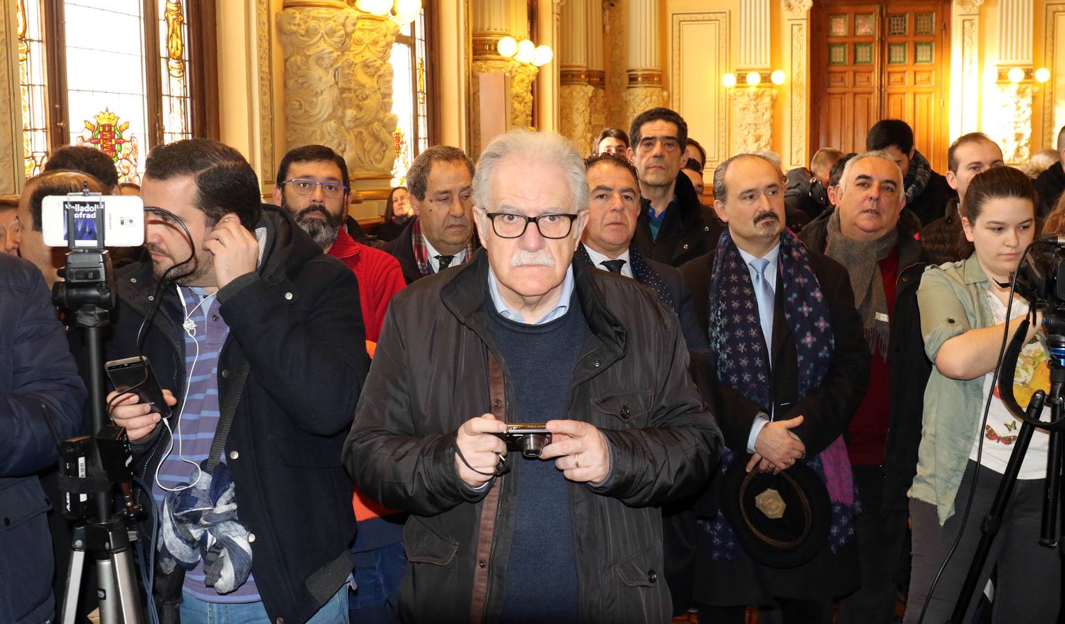 Se ha elegido una fotografía de Marcos Valdespino Salazar, titulada 'Estación de Lunes Santo', una imagen del paso Jesús de Medinaceli, que alumbra la Cofradía del Discípulo Amado