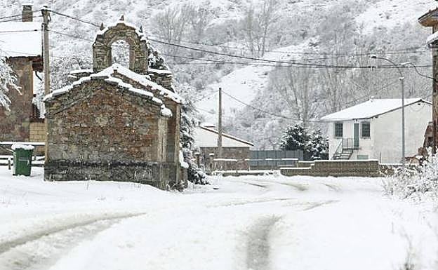 Nieve en la localidad leonesa de Almuzara. 