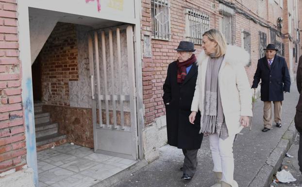 Pilar del Olmo durante su visita a Las Viudas. 