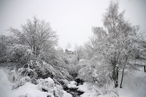 La primera nevada de la temporada cubre la comarca de los Argüellos leoneses. 