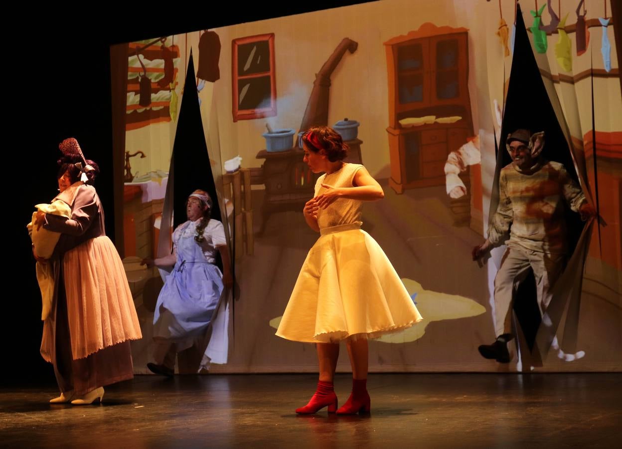 El clásico de Lewis Carrol es la última propuesta para público familiar de la compañía vallisoletana que estrena este domingo en la sala Concha Velasco