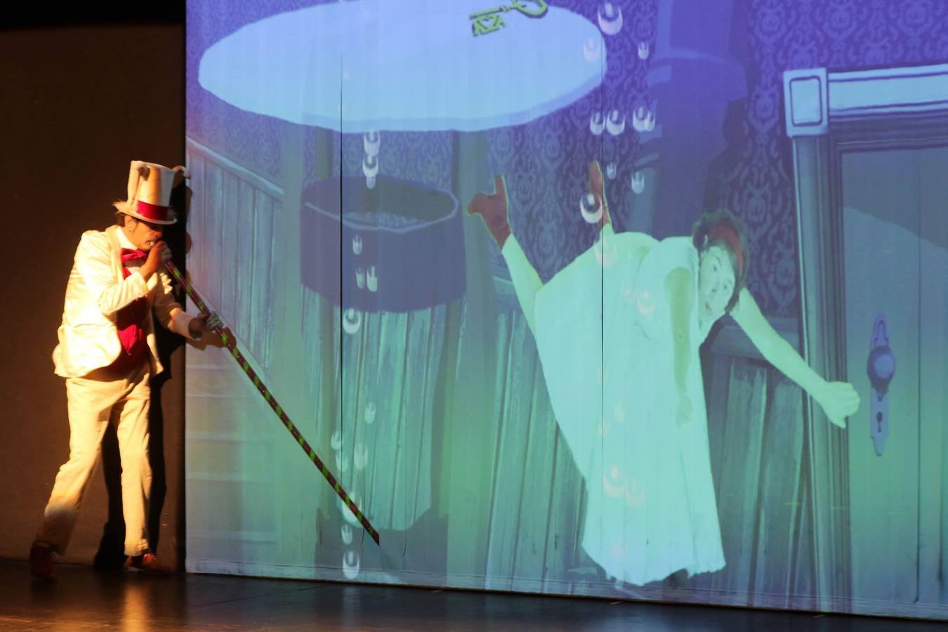El clásico de Lewis Carrol es la última propuesta para público familiar de la compañía vallisoletana que estrena este domingo en la sala Concha Velasco