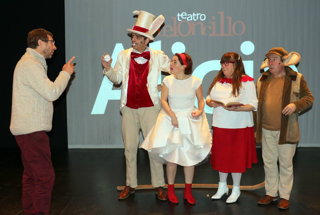 El clásico de Lewis Carrol es la última propuesta para público familiar de la compañía vallisoletana que estrena este domingo en la sala Concha Velasco