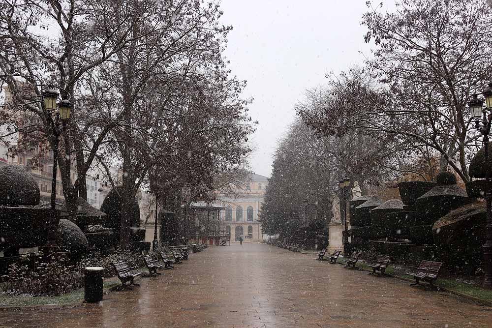 Fotos: Llegan los primeros copos de nieve a Burgos