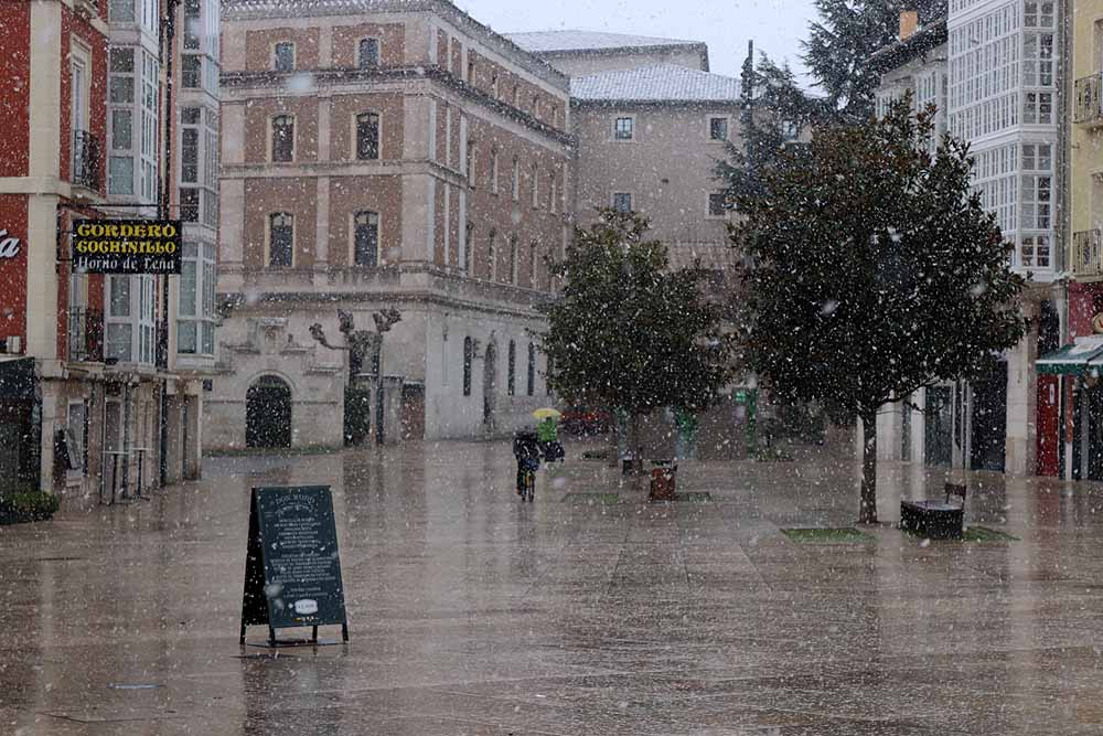 Fotos: Llegan los primeros copos de nieve a Burgos