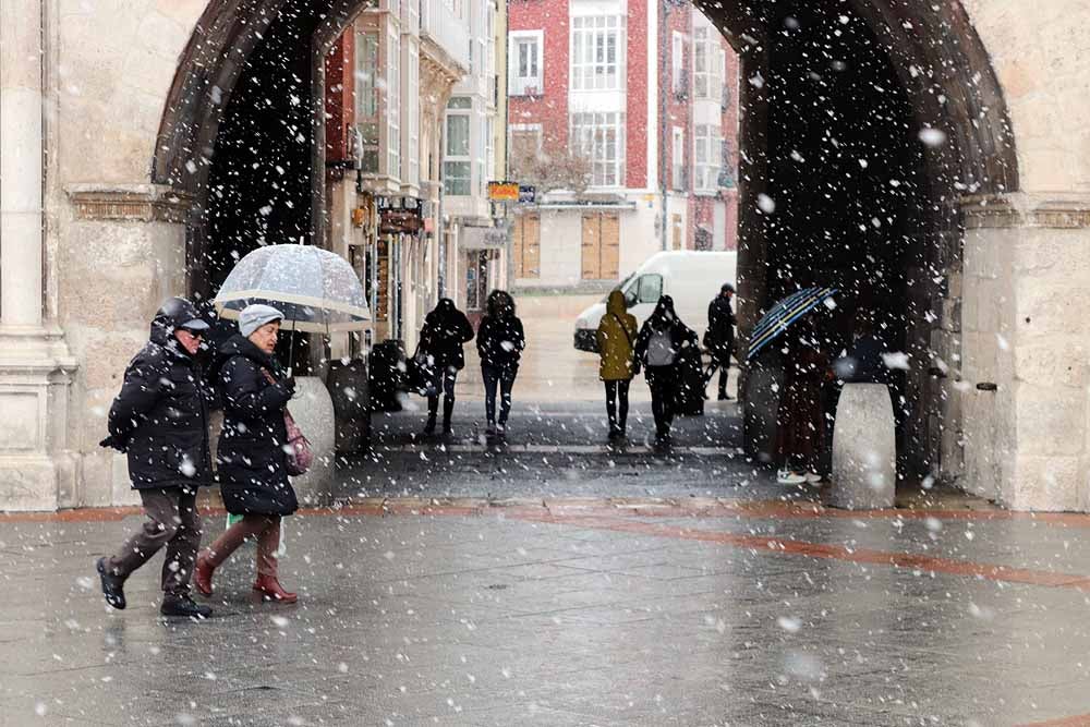 Fotos: Llegan los primeros copos de nieve a Burgos