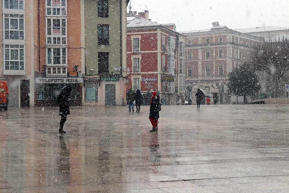 Fotos: Llegan los primeros copos de nieve a Burgos