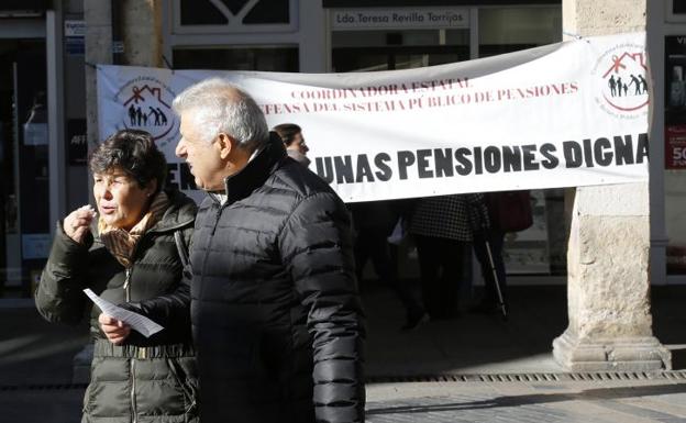 Concentracion de la Plataforma en favor de las Pensiones en Palencia.