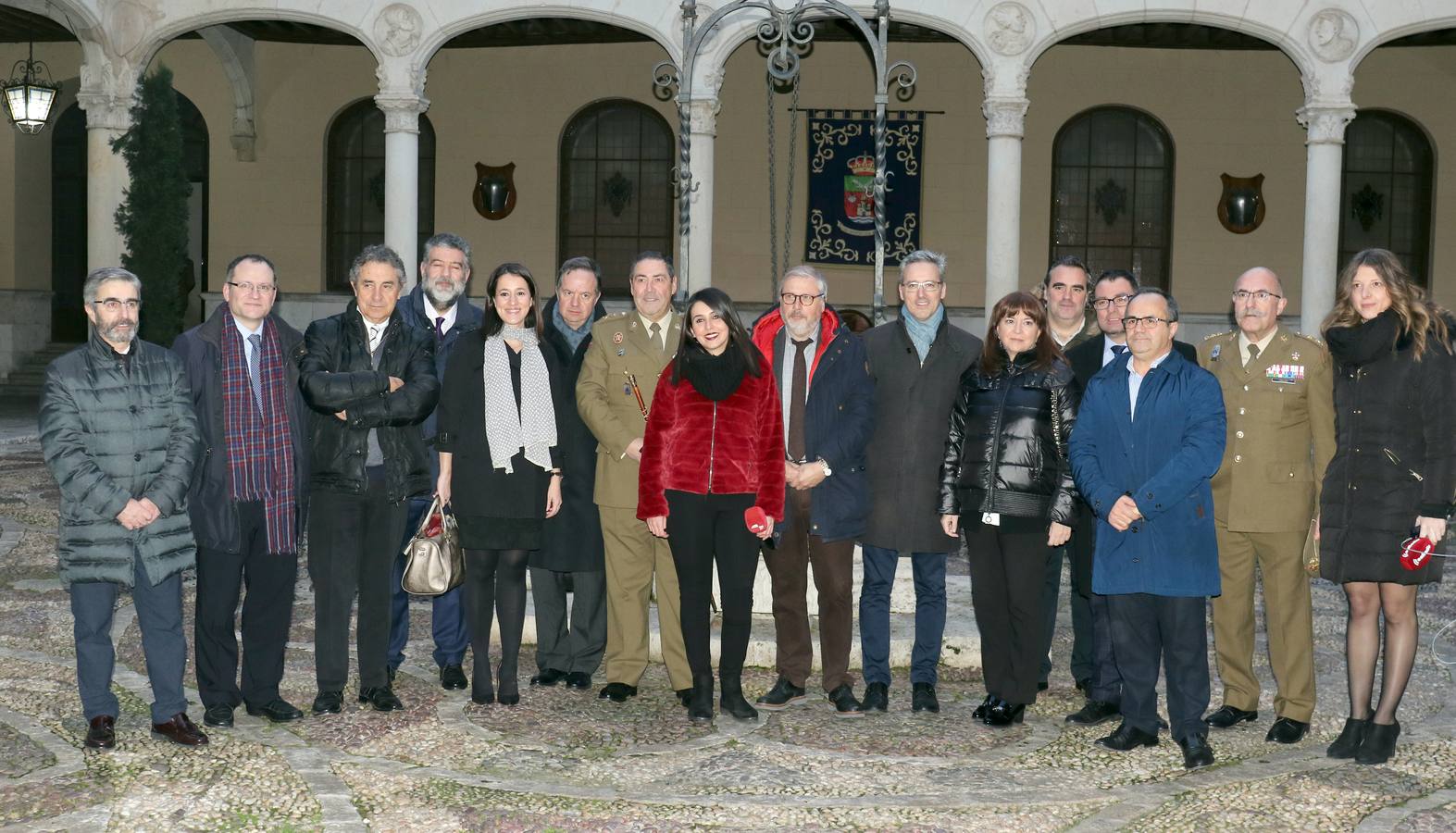 El Ejército de Tierra dedicó hoy su arriado solemne a los medios de comunicación con motivo de su patrón, San Francisco de Sales, que se celebra mañana, 24 de enero