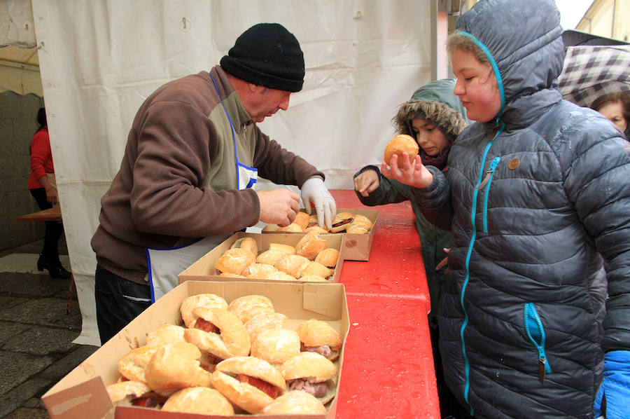 Fotos: La Granja celebra la fiesta de San Ildefonso bajo la lluvia