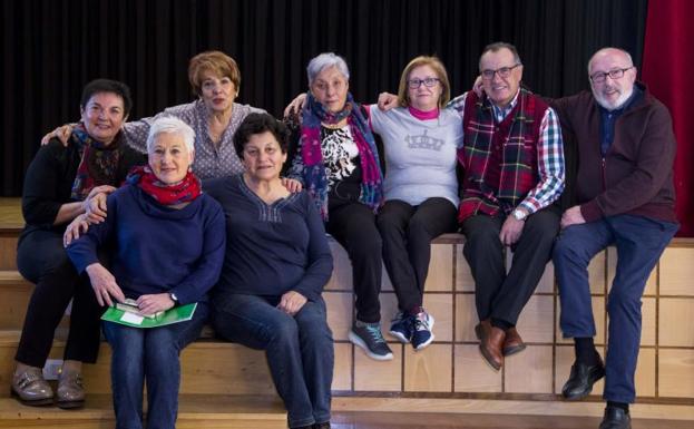 Elena Gorostiza, María Ángeles Sánchez, Casi Toribio, Ana Gallardo, Anacleto Alonso, Enrique Cartón, Alegría Valencia e Inmaculada Lastra, del consejo de centro de Rondilla. Faltan sus compañeros Francisco Pérez y José Antonio González. 