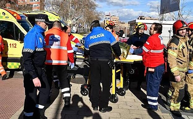 Una mujer de 46 años, herida en un accidente entre dos turismos este lunes en Valladolid. 