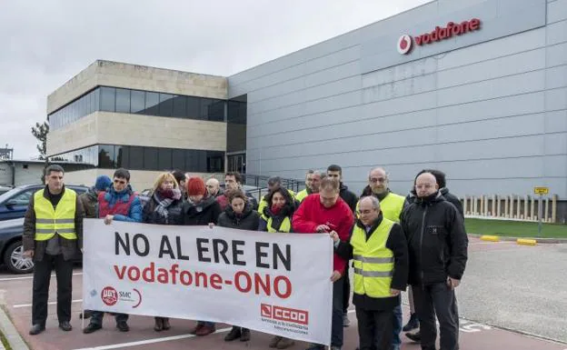 Concentración este martes de empleados de Valladolid, a las puertas de la sede en el Parque Tecnológico. 