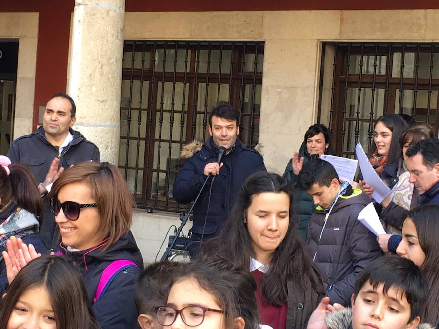 El Colegio Divina Providencia de Tordesillas festeja el Día de la Paz. 