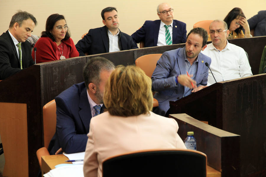 Fotos: Pleno de la Diputación Provincial