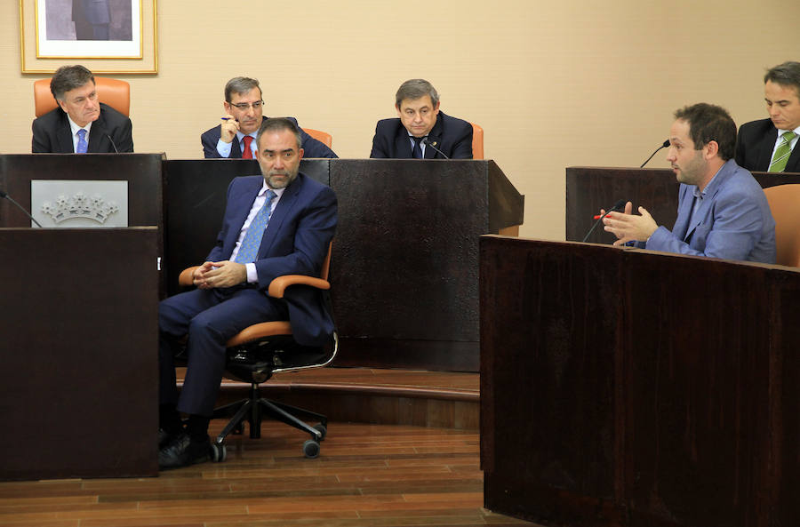 Fotos: Pleno de la Diputación Provincial