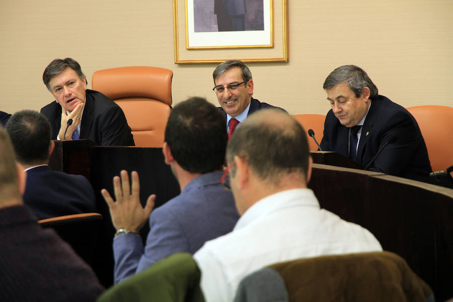 Fotos: Pleno de la Diputación Provincial