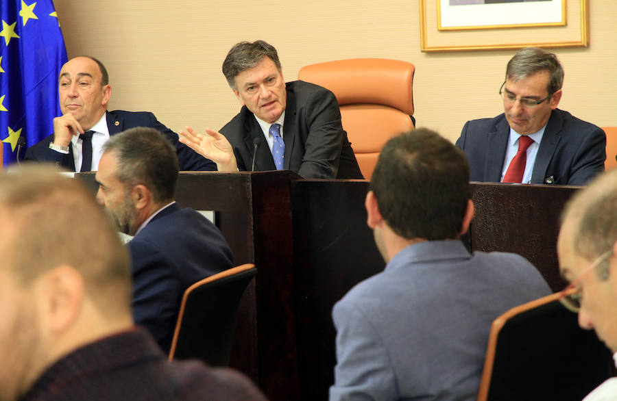 Fotos: Pleno de la Diputación Provincial