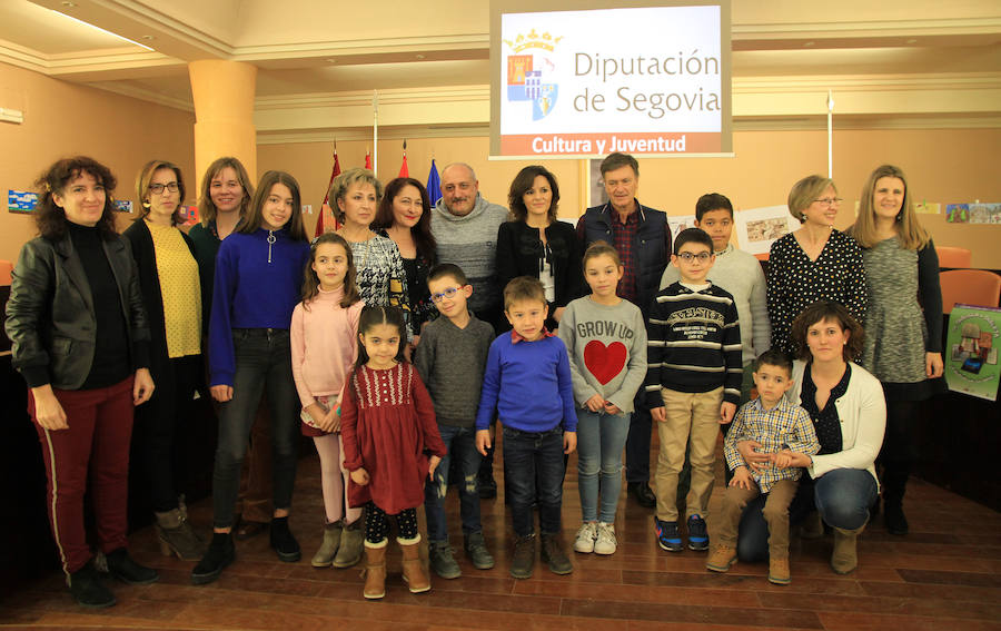 Fotos: Entrega de premios del concurso Marcapáginas de la Diputación Provincial.