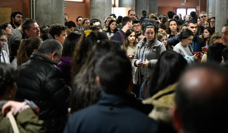 Cientos de aspirantes optan en Valladolid por una de las 8.402 plazas convocadas por el Ministerio de Sanidad, Consumo y Bienestar Social para el total de las titulaciones de acceso a la formación sanitaria especializada