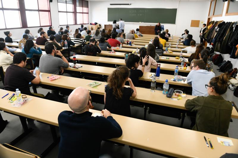 Cientos de aspirantes optan en Valladolid por una de las 8.402 plazas convocadas por el Ministerio de Sanidad, Consumo y Bienestar Social para el total de las titulaciones de acceso a la formación sanitaria especializada