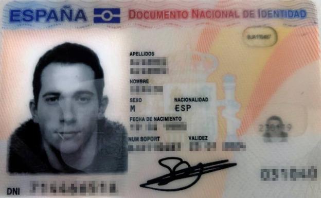 El leonés que se hizo foto del DNI con un palillo en la boca debe hacerse otro