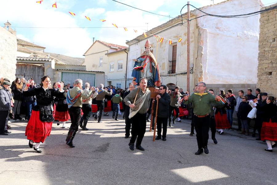 Fotos: Hornillos de Cerrato venera a San Blas