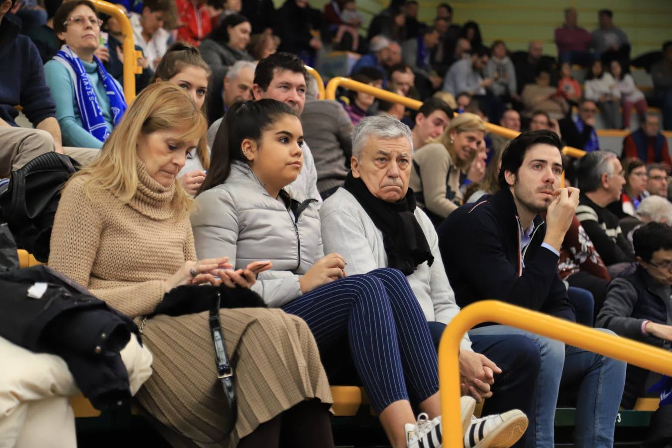 Fotos: Espectacular triunfo del Avenida en el estreno en casa de Ortega y Loyd ante el Araski (81-44)