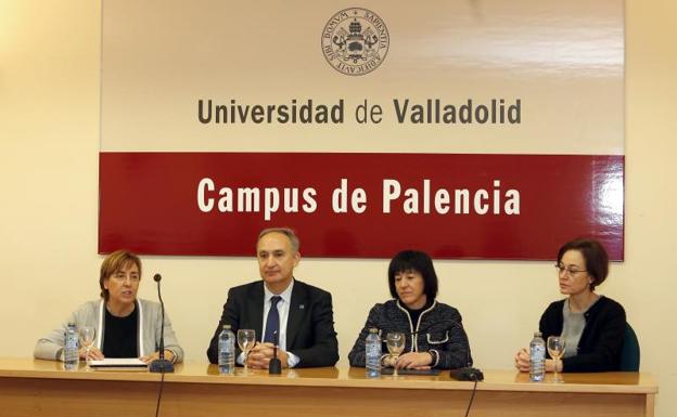 Toma de posesión de Carmen Alario como decana de la facultad de educacion de la Universidad de Valladolid en el campus de la Yutera de Palencia. En la foto Carmen Alario, Antonio Largo, Helena Castán y Amalia Rodriguez. 