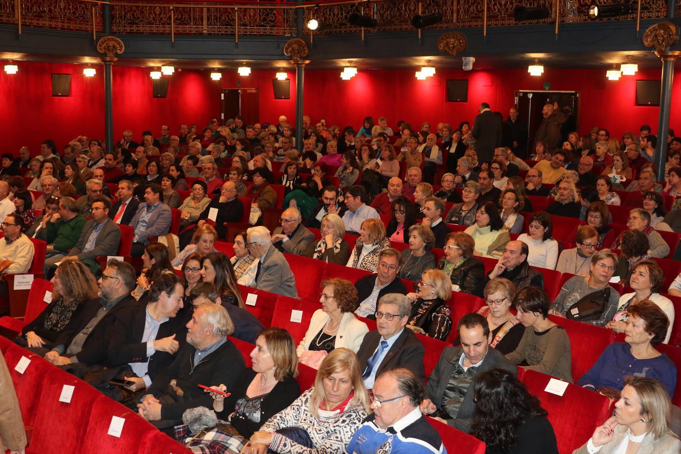Una obra con poemas de trece autores y 82 fotografías de 44 castillos y sus ruinas en la provincia de Valladolid