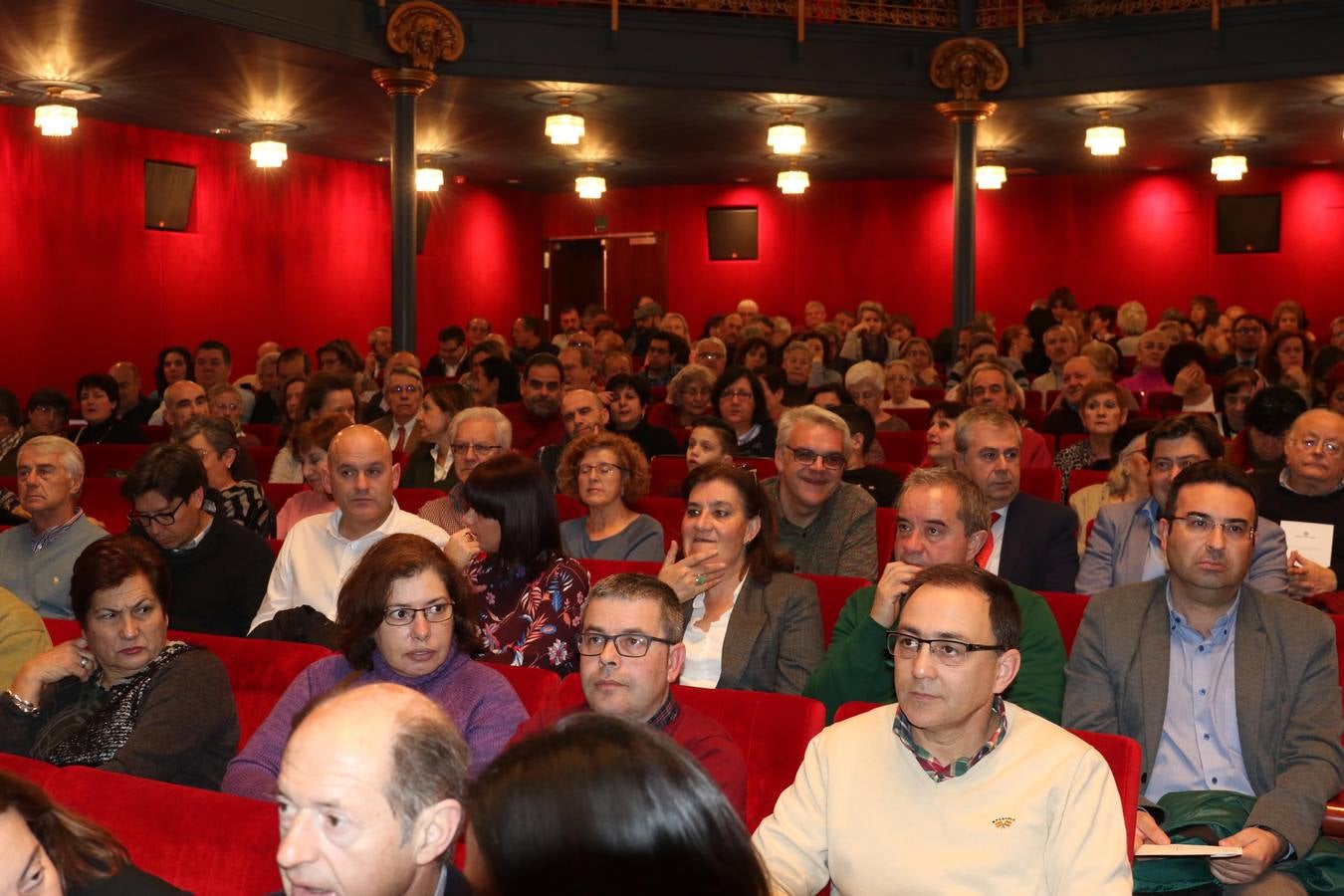 Una obra con poemas de trece autores y 82 fotografías de 44 castillos y sus ruinas en la provincia de Valladolid