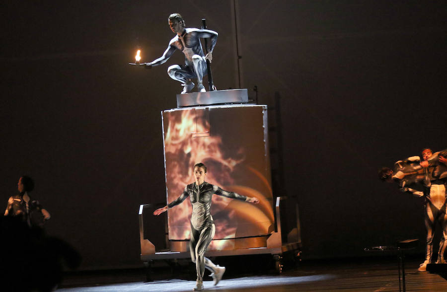 Fotos: Ensayo de la obra &#039;El martirio de San Sebastián&#039;, de La Fura dels Baus, en el Teatro Calderón de Valladolid