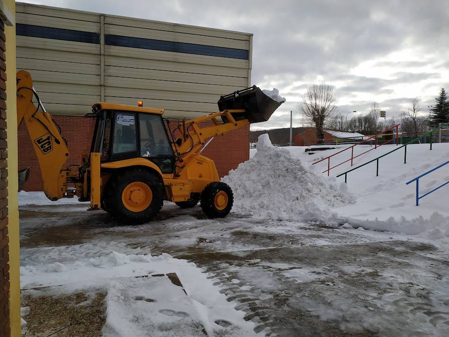 Fotos: Guardo termina de limpiar la nieve del fin de semana