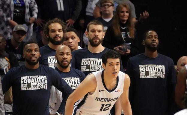 Marc Gasol, en el banquillo. 