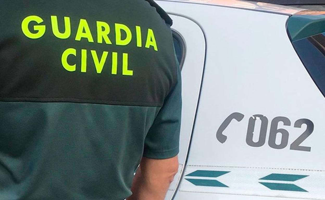 Los dos guardias civiles se enfrentan a una pena de dos años de prisión.