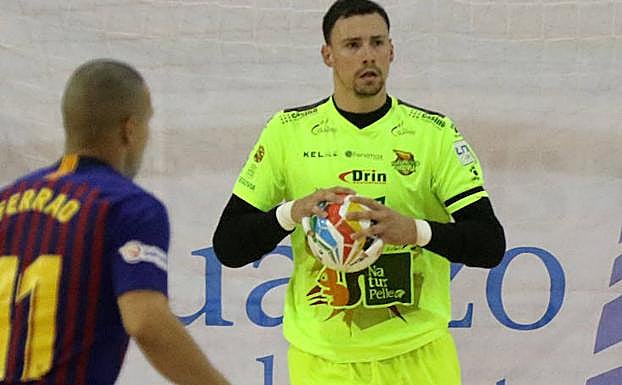 El guardameta Alberto, durante el partido disputado frente al Barcelona.
