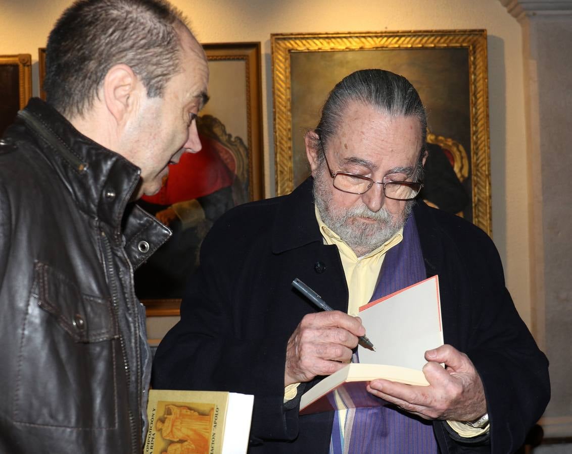 El poeta y traductor presentó su último libro 'Y de pronto, Rimbaud' en la sede de la Academia de Bellas Artes de la Purísima Concepción