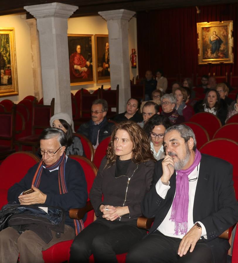 El poeta y traductor presentó su último libro 'Y de pronto, Rimbaud' en la sede de la Academia de Bellas Artes de la Purísima Concepción