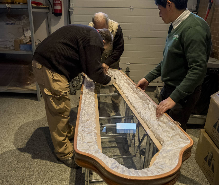 Fotos: Incineracion en el cementerio de las Contiendas, en Valladolid