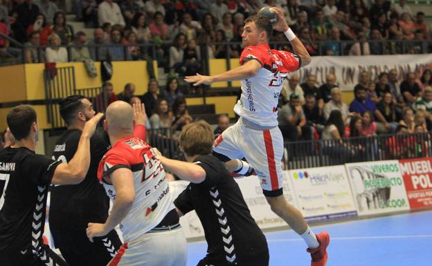 Kisselev, durante el partido disputado frente al BM Santoña en la primera vuelta.