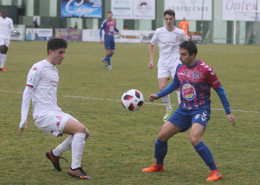 Fotos: Polémico empate entre la Gimnástica Segoviana y el Júpiter de León (1-1)