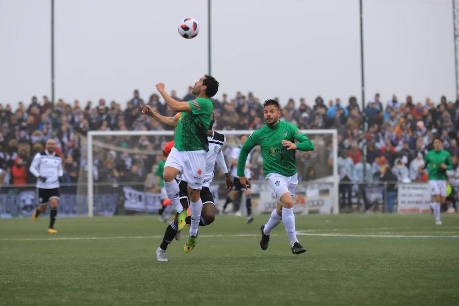 Fotos: El CD Guijuelo se impone al Salamanca CF por la mínima (1-0)