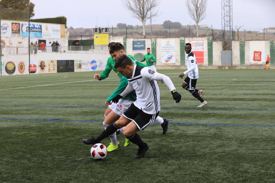 Fotos: El CD Guijuelo se impone al Salamanca CF por la mínima (1-0)