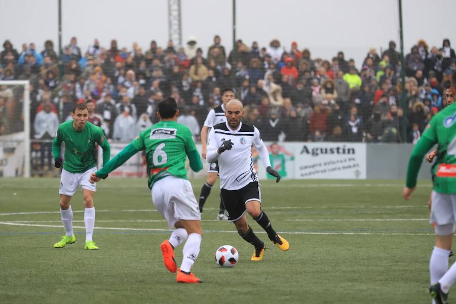 Fotos: El CD Guijuelo se impone al Salamanca CF por la mínima (1-0)