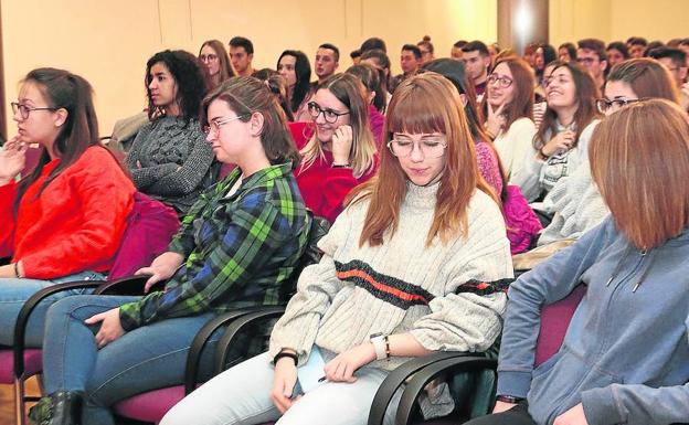 Jóvenes participantes en las iniciativas de empleo organizadas por Honorse. 