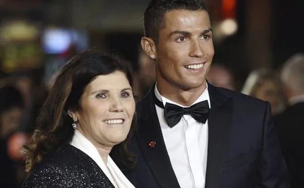María Dolores Aveiro con su hijo, Cristiano Ronaldo.
