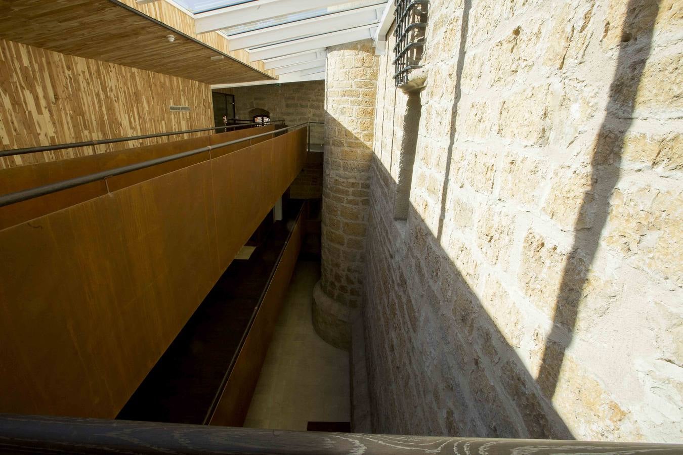 La Diputación de Valladolid destina 2,25 millones a recuperar la fortaleza 'mágica' para convertirla en referencia nacional y europea : en el castillo de los castillos